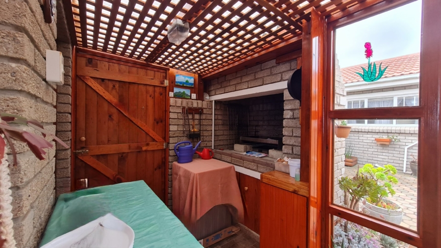 4 Bedroom Property for Sale in Dana Bay Western Cape